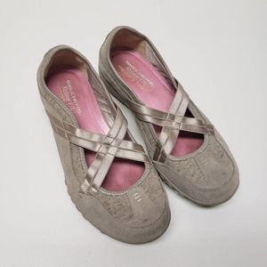 Skechers Relaxed Fit Breathe Easy Lay Low Flat Womens Size 7 22465 Beige